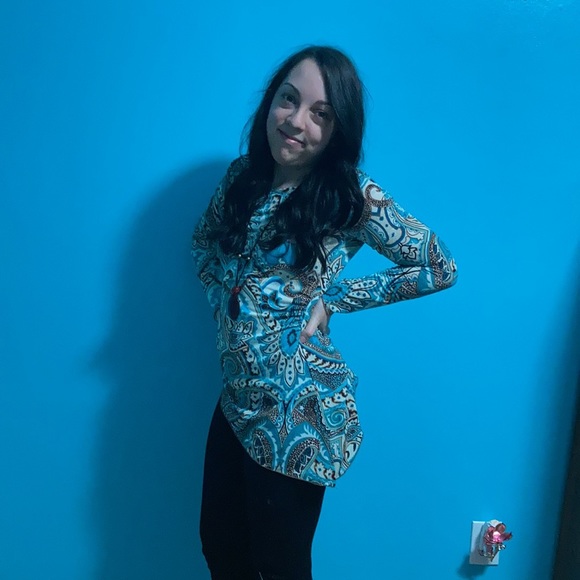 Xsmall turquoise multi colored side dipped blouse. - Picture 2 of 5